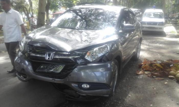 Dihantam Mobil Honda HR-V, Pengendara Sepeda Motor Ini Nyaris Tewas