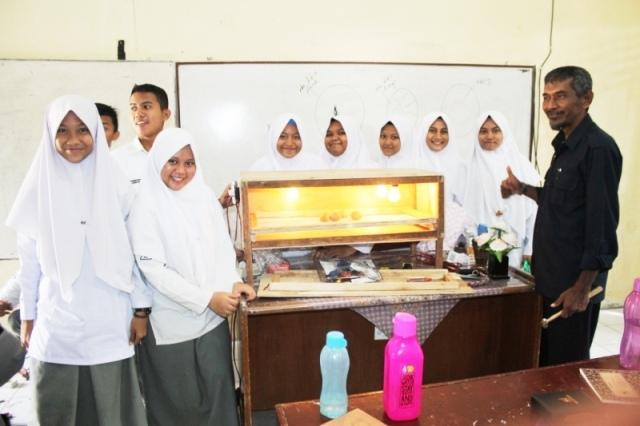 Siswa MAN Binjai Pamerkan Alat Tetas Telur Sederhana