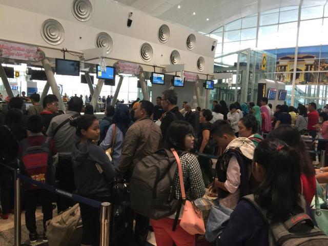 Natal dan Tahun Baru, H-1 Penumpang di Bandara Kuala Namu Ramai Lancar