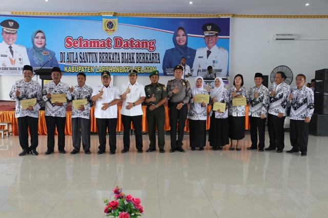 Acara HGN dan HUT PGRI ke-71 di Kabupaten Labusel Berlangsung Meriah
