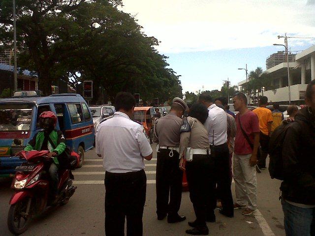 Polisi dan Dinas Perhubungan Merazia Taksi Online
