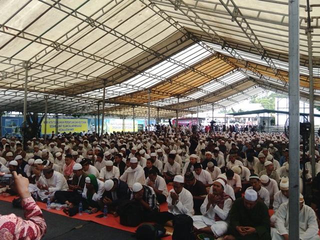 Demo Penista Agama, Ribuan Umat Islam Mulai Padati Mesjid Agung Medan