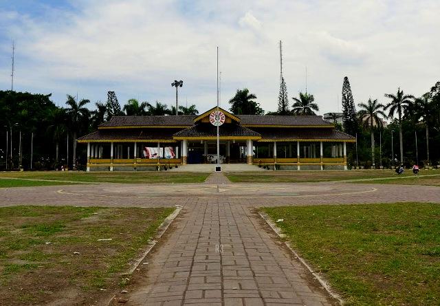 Polsek Medan Barat Bersihkan Lapangan Merdeka dari Aksi Premanisme