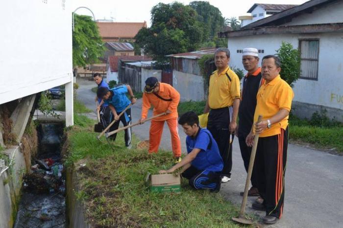 Kakankemenag Pematangsiantar Pimpin ASN Laksanakan Gotong Royong