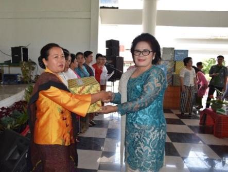 Hari Ibu di Tobasa Diwarnai Berbagai Lomba