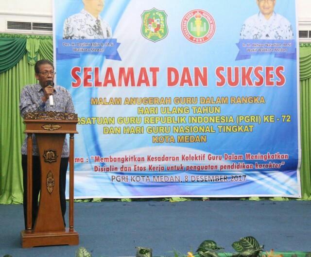 Jasa Guru Tidak Bisa Dinilai dengan Apa Pun