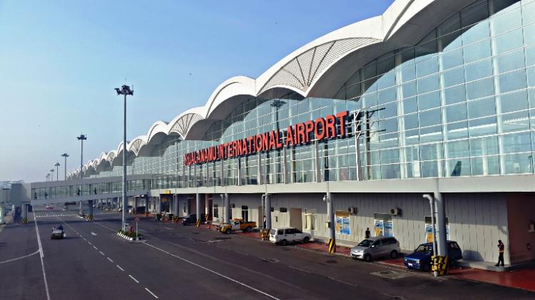 Jelang Malam Natal, Bandara Kuala Namu Dipadati Penumpang