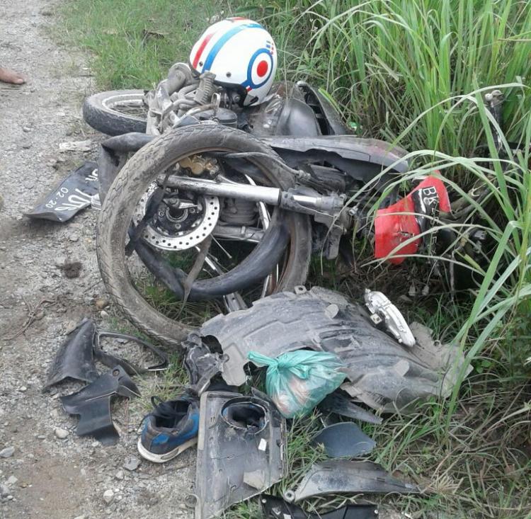 Dua Pemuda Tewas Usai Sepedamotornya Menabrak Mobil Oleng