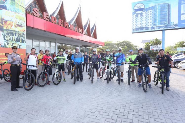 Sambang Desa, Kapolda Sumut Bersepeda dan Berdialog dengan Masyarakat Pesisir Pantai