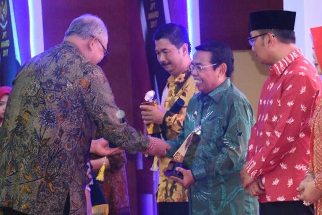 Bupati Deli Serdang Terima Anugerah KASN