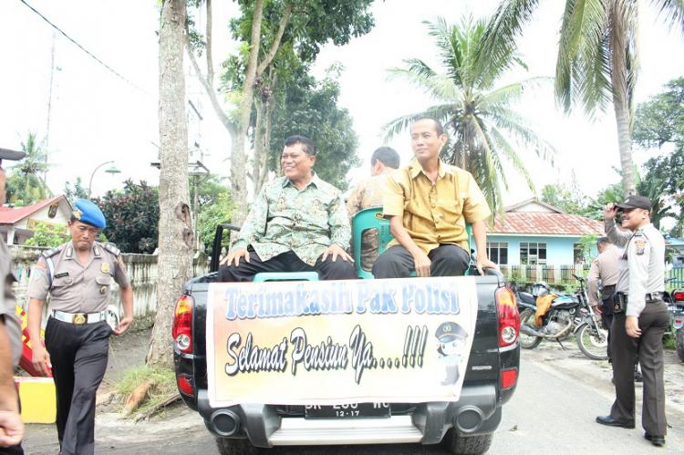Dengan Berkeliling Kota, Polsek Perdagangan Lepas Purna Tugas Anggotanya