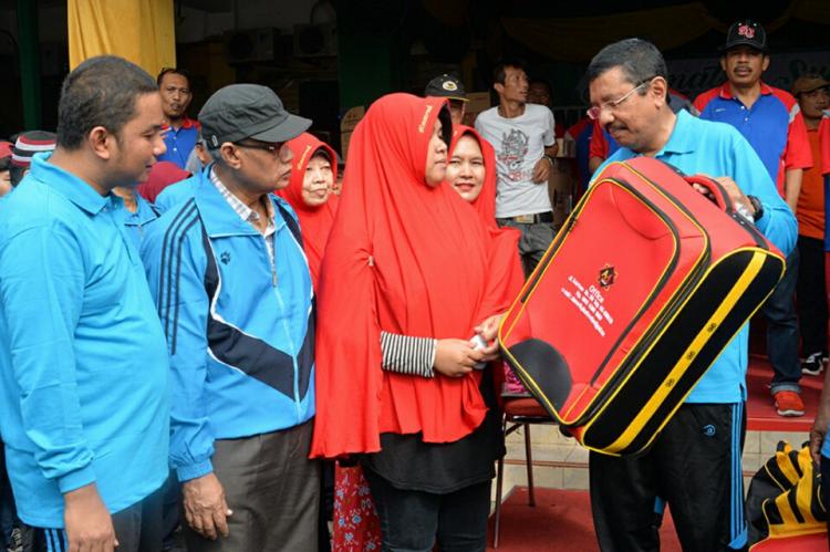 Tengku Erry Beri Hadiah Umrah Jalan Sehat Bersama Ribuan Warga Muhammadiyah