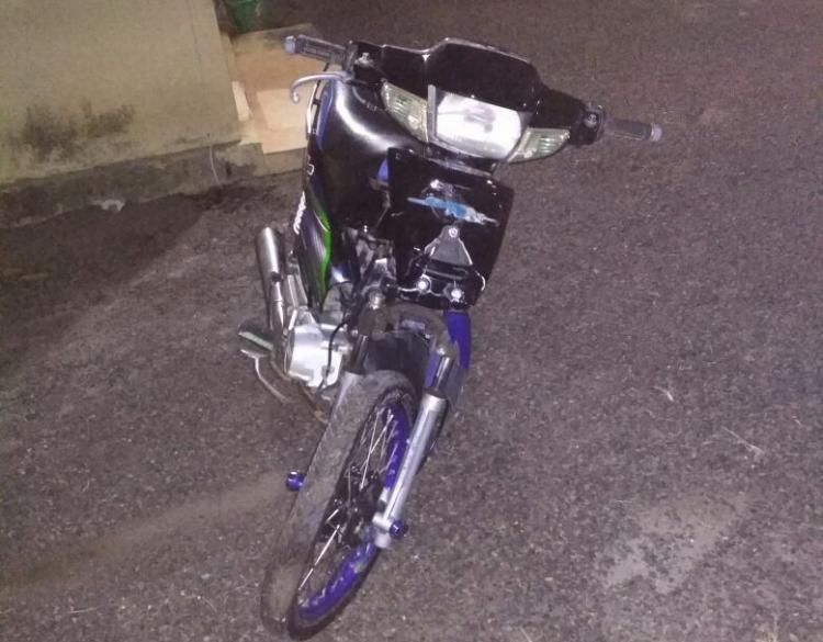 Sepeda Motor Tanpa Plat Tabrak Mobil di Simalungun