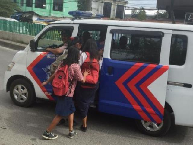 Supir Angkot Mogok Massal, Para Pelajar di Medan Terlantar