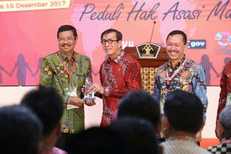 Tengku Erry Raih Penghargaan, Mendorong Kabupaten/Kota Peduli HAM
