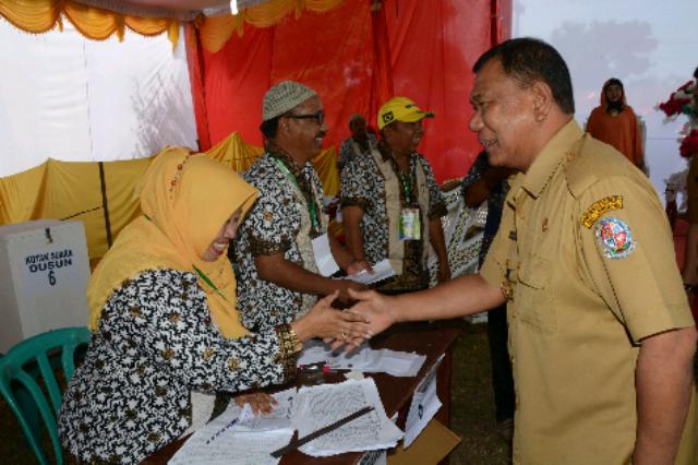 Bupati-Wabup Tinjau Pilkades Serentak di Deli Serdang