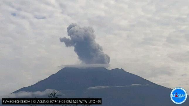 Gunung Agung Erupsi Sesaat, Bali Tetap Aman