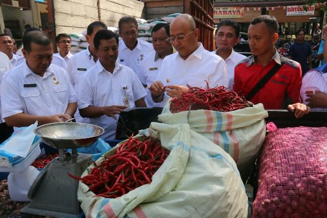 Walikota Medan Tinjau Operasi Pasar Murah di Pasar Tradisional Sei Sikambing