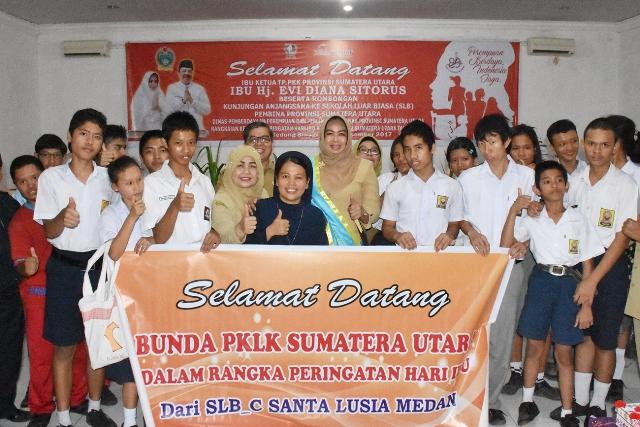 Evi Diana Erry Nuradi Dinobatkan jadi Bunda PKLK