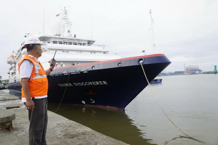 Kapal Pesiar Silver Discoverer Kembali Sandar di Belawan