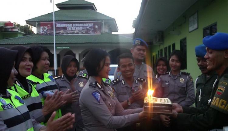 Kunjungi Denpom I/3, Polresta Pekanbaru Bawa Kue Ulang Tahun