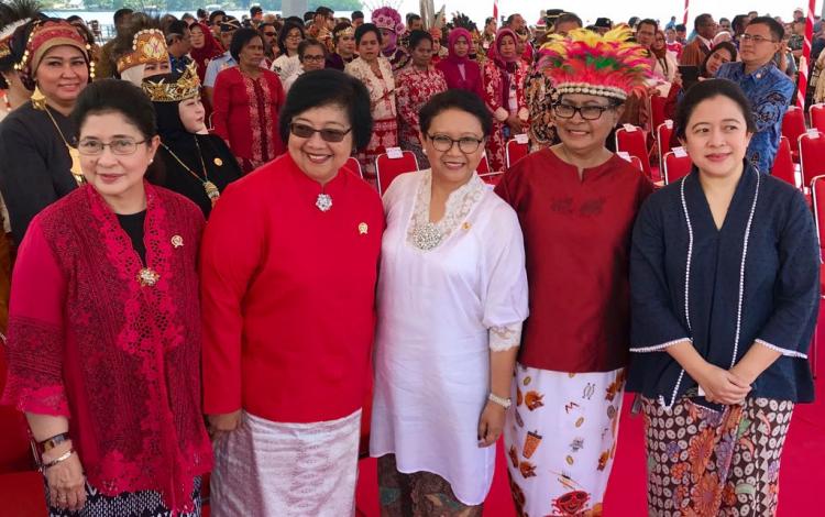 Didampingi 5 Menteri Perempuan, Presiden Jokowi Hadiri Puncak Peringatan Hari Ibu di Raja Ampat