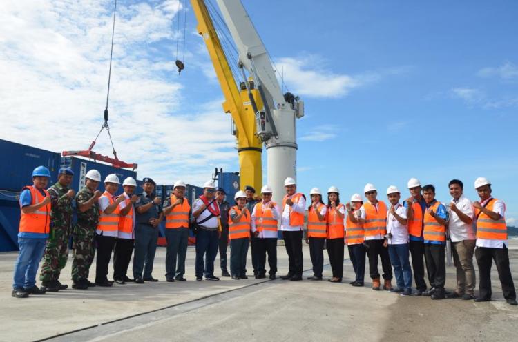 Pelindo 1 Operasikan Crane Dermaga di Pelabuhan Sibolga