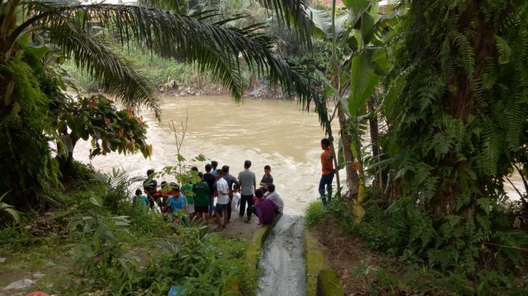 Jatuh ke Dalam Parit, Bocah 7 Tahun Hanyut di Sungai Denai
