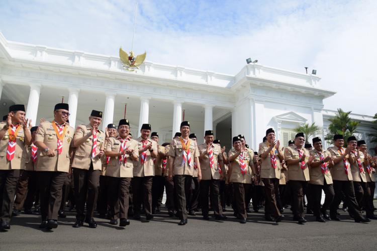 Presiden Jokowi Lantik Budi Waseso Jadi Ketua Kwarnas Pramuka