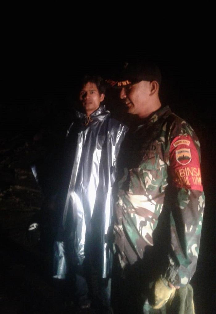 Koramil 11/Parapat Bantu Amankan Bencana Longsor di Jembatan Kembar Parapat