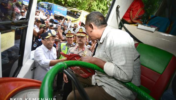 Menhub Pastikan Bus Pariwisata Laik Jalan
