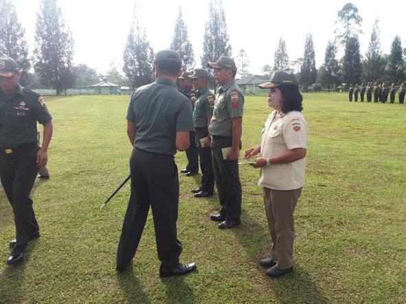 Dandim 0207/Simalungun Berikan Bingkisan Natal kepada Personel yang Beragama Nasrani