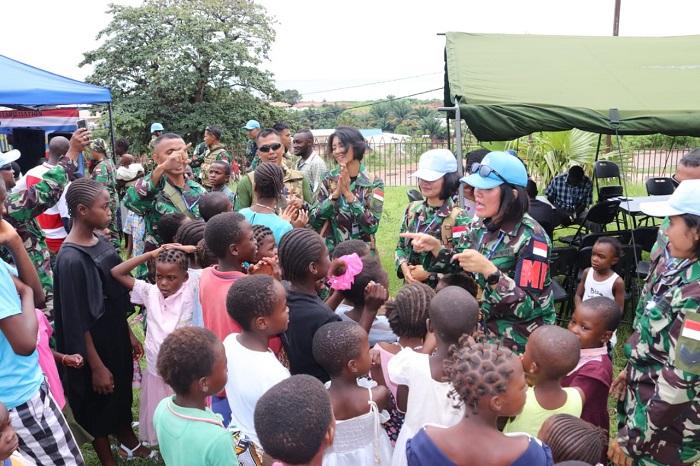 Satgas TNI Konga XXXIX-A/RDB Gelar Bakti Sosial di Gereja Kalemie