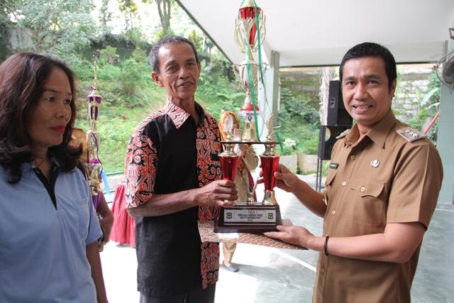 Wali Kota Pematangsiantar Beri Reward kepada Kelurahan dan Kader Lingkungan Terbaik