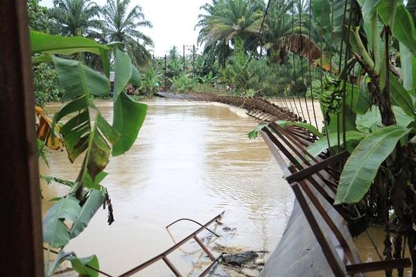 Rubuh Diterjang Banjir, Jembatan Rambin Tebing Linggahara Labuhanbatu Tahun Depan Akan Segera Dibangun
