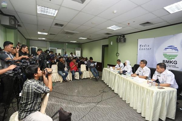 Prakiraan BMKG: Libur Natal Berawan, Akhir Desember Hingga Awal Januari Berpotensi Hujan Ringan