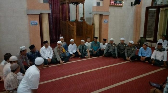 Kapolrestabes Medan Bersama Muspika Medan Helvetia Sholat Subuh Berjamaah