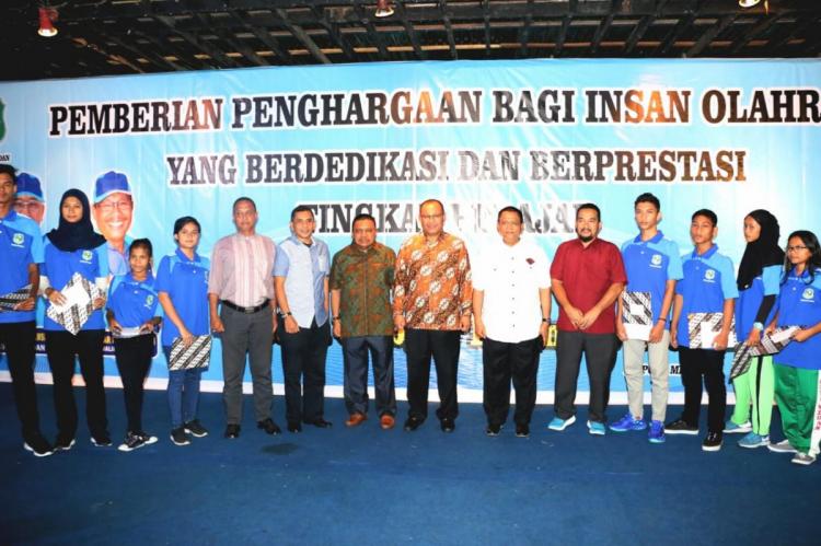 Walikota Medan Beri Penghargaan Kepada Atlet Berprestasi Kota Medan