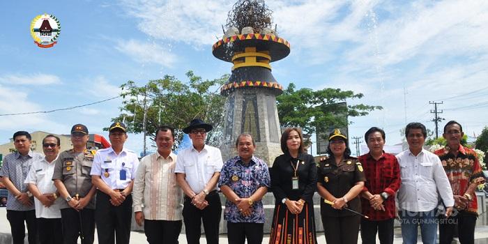 Tugu Gempa dan Tugu Durian Kota Gunungsitoli Diresmikan Menteri Hukum Dan HAM RI
