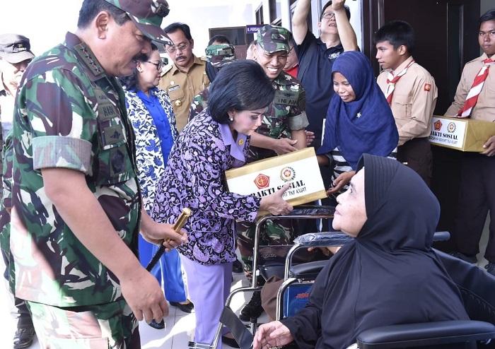 Panglima TNI Tinjau Bakti Sosial di Natuna