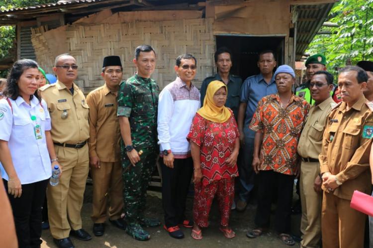 Resmikan Bantuan Rumah Bagi Keluarga Penderita Stunting, Bupati Bantu Rehab Rumah Lansia Tidak Layak Huni