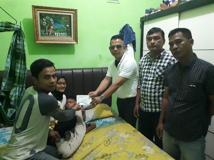 Ketua Pewarta Polrestabes Medan Jenguk Anak Wartawan Sumut Pos