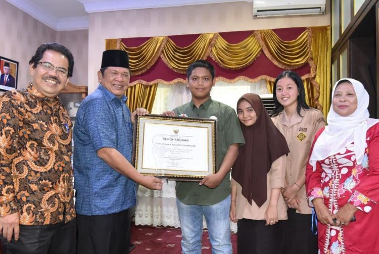 Forum Anak Kota Padangsidimpuan Mendapat Penghargaan MERAK Award