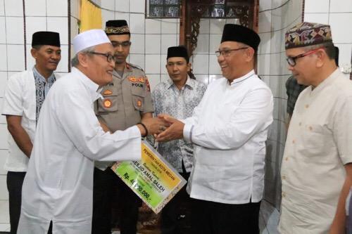 Plt Walikota Medan Safari Magrib di Masjid Amal Saleh Medan Amplas