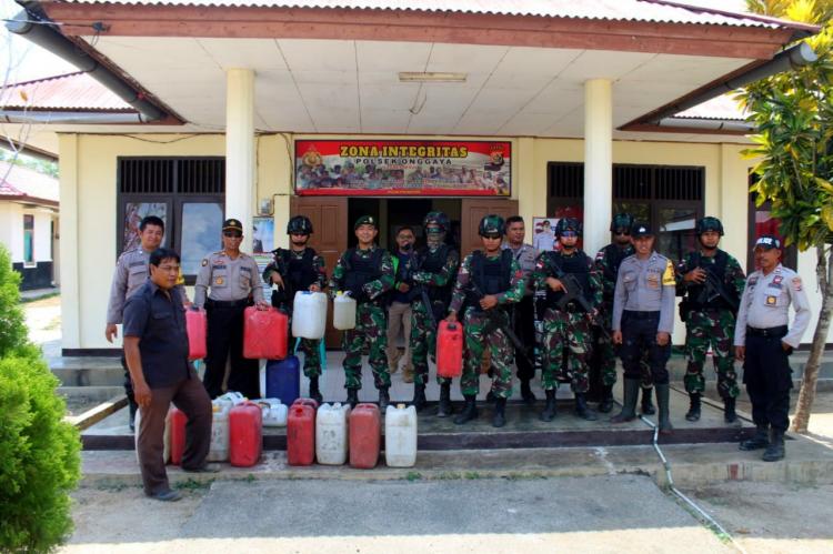 Satgas Yonif 411 Kostrad dan Polsek Onggaya Grebek Tempat Pembuatan Miras Lokal di Kuler