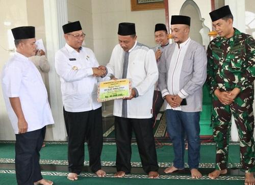 Masjid Al Amaliyah Medan Marelan Terima Bantuan dari Plt Walikota Medan