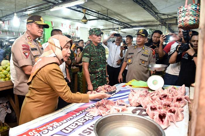 Bersama Kapoldasu dan Pangdam, Sekdaprov Sumut Tinjau Harga Sembako Jelang Natal dan Tahun Baru
