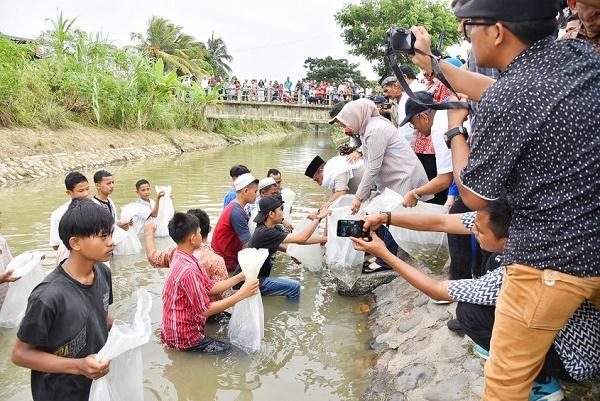 2019, Pemprov Sumut Serahkan Bantuan 5.470 Alat Tangkap Ikan hingga Asuransi untuk 10.000 Nelayan