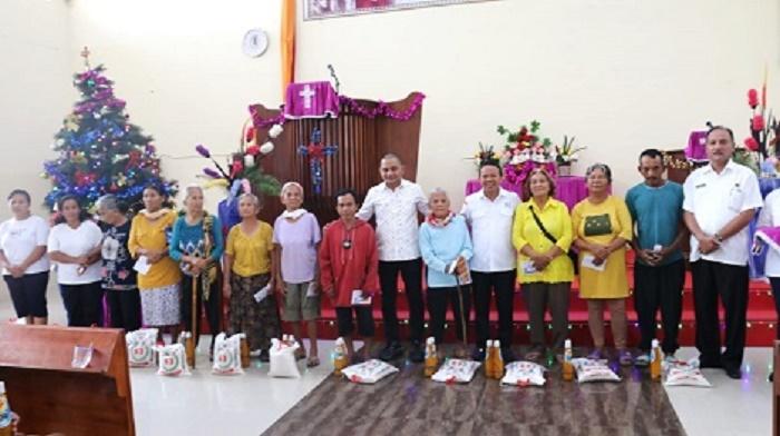 Sambut Natal, Bupati Tapteng Salurkan Bantuan Uang Rp 1,6 Milyar, 40 Ton Beras dan 16 Ribu Sirup kepada 8 Ribu KK