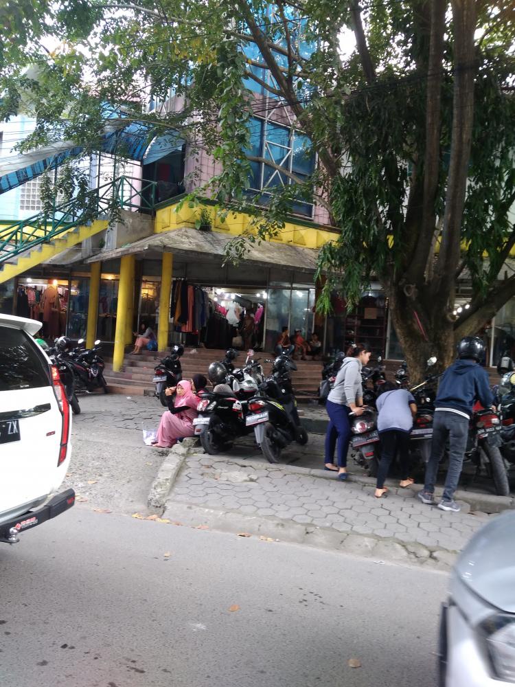 Jelang Natal dan Tahun Baru, Pasar Petisah Dipadati Pembeli